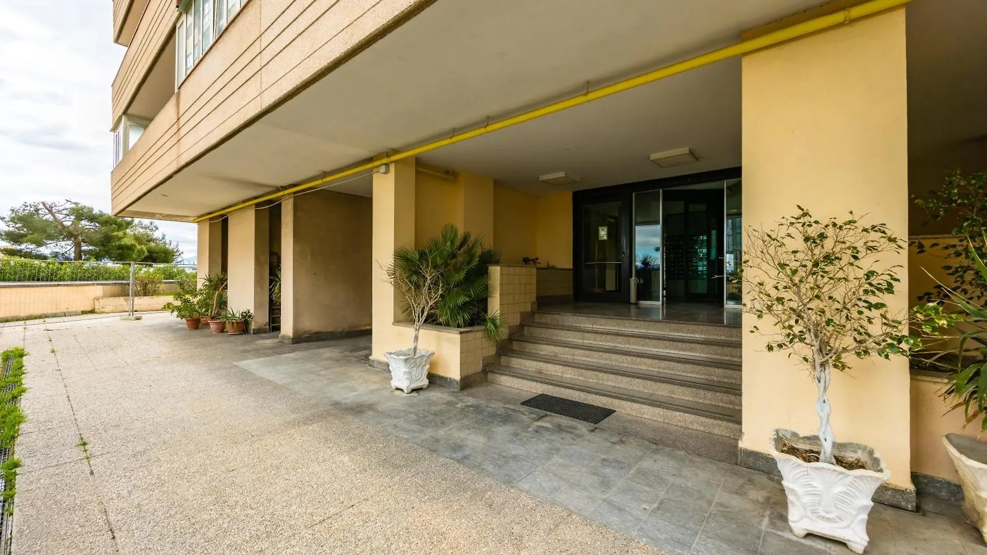 Casa Kenzo With Parking By Napoliapartments Italy