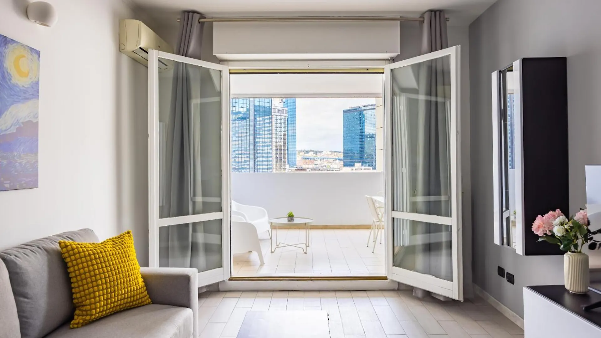 Apartment Casa Kenzo With Parking By Napoliapartments