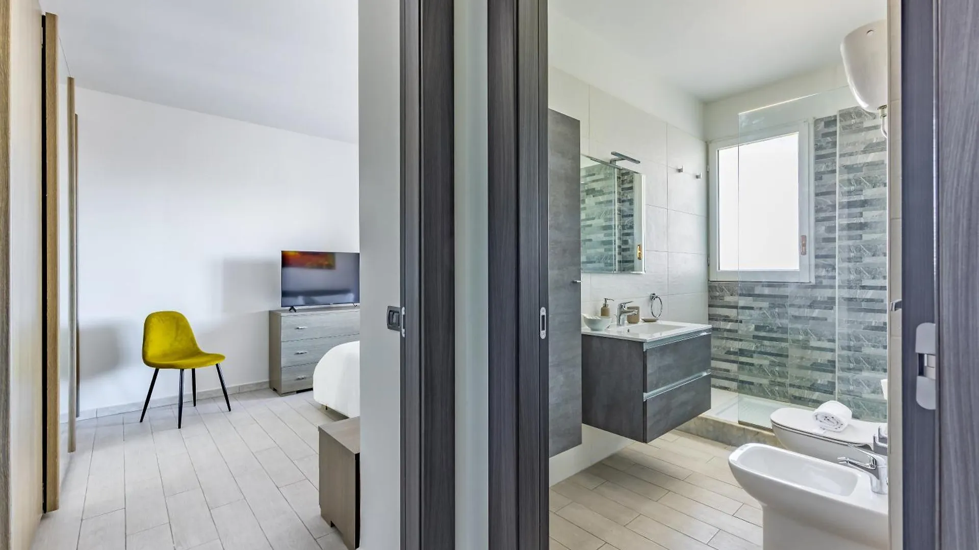 Casa Kenzo With Parking By Napoliapartments Naples