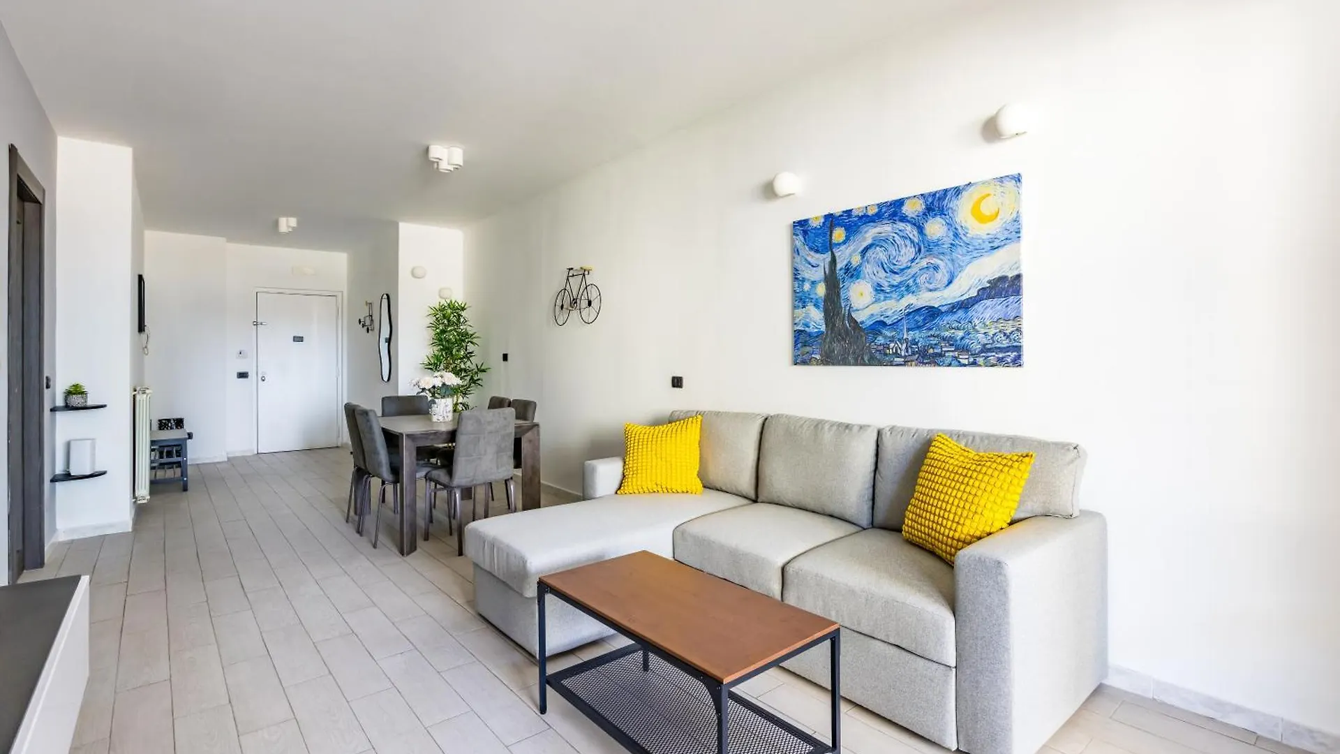 Casa Kenzo With Parking By Napoliapartments