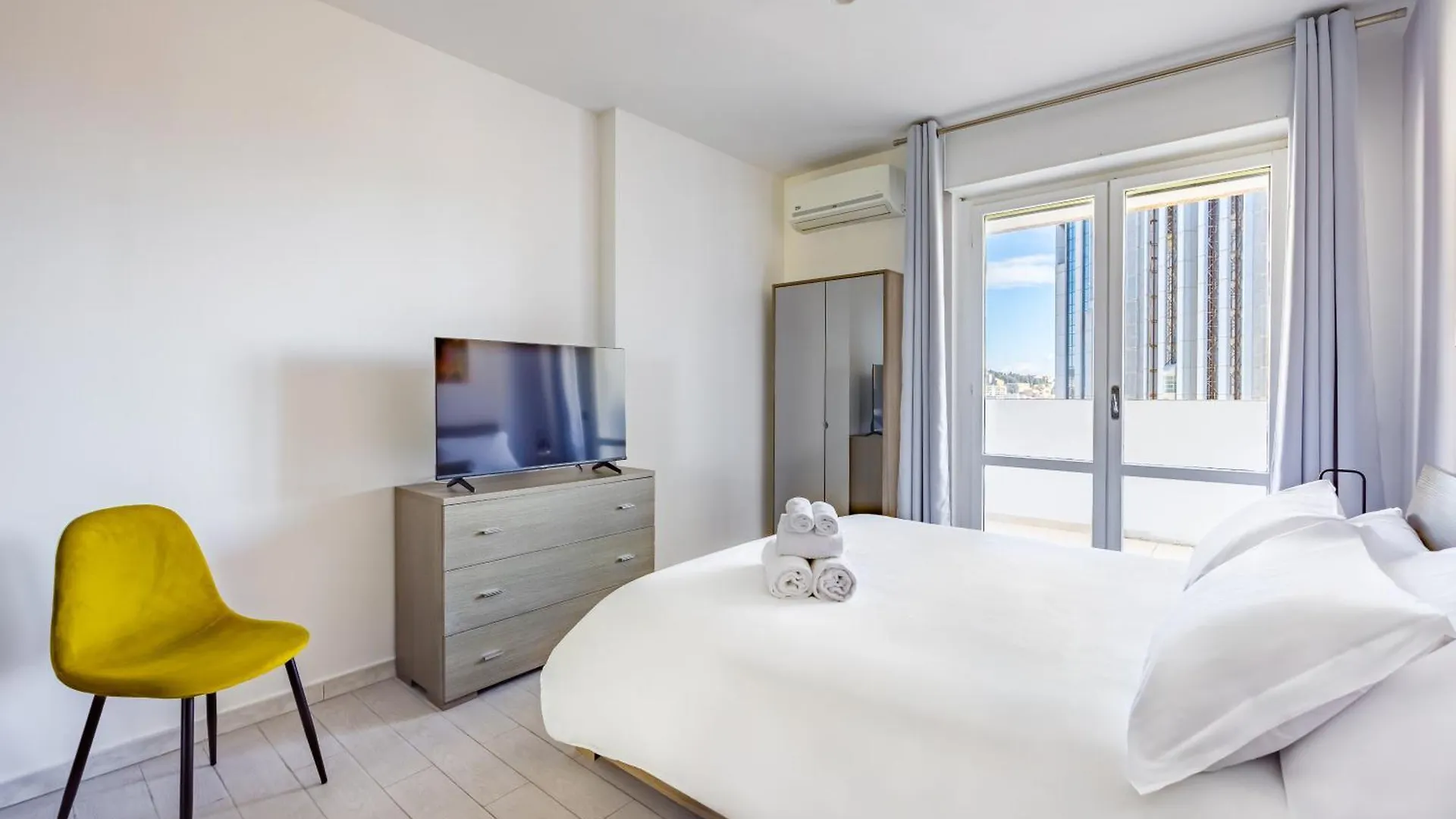 Casa Kenzo With Parking By Napoliapartments