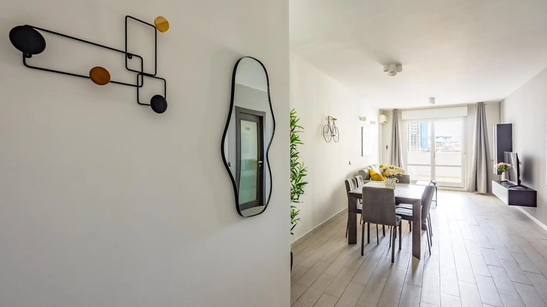 Casa Kenzo With Parking By Napoliapartments 0*, Naples