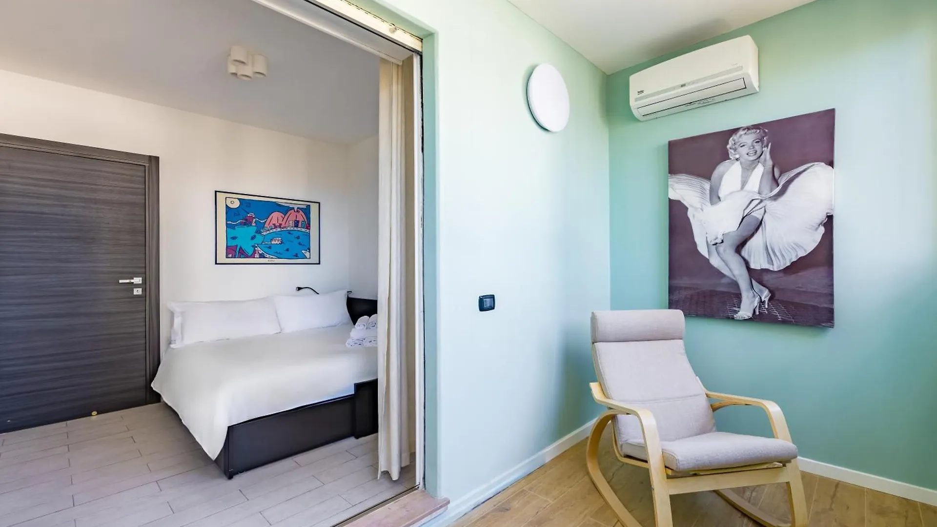 Casa Kenzo With Parking By Napoliapartments 0*, Naples