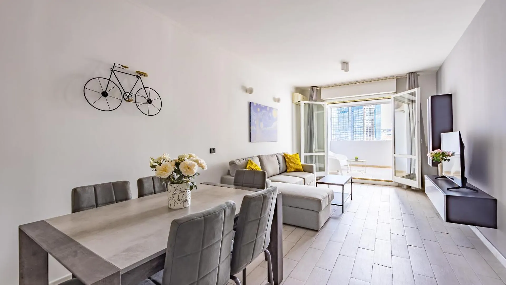 Casa Kenzo With Parking By Napoliapartments Italy